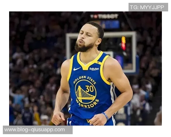 张佳玮分析库里战术变化先喂饱内线再展现外线威力